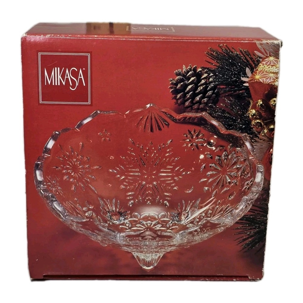 MIKASA SNOWFLAKE DESIGN CRYSTAL FOOTED CANDY/NUT DISH - BRAND NEW IN BOX‎